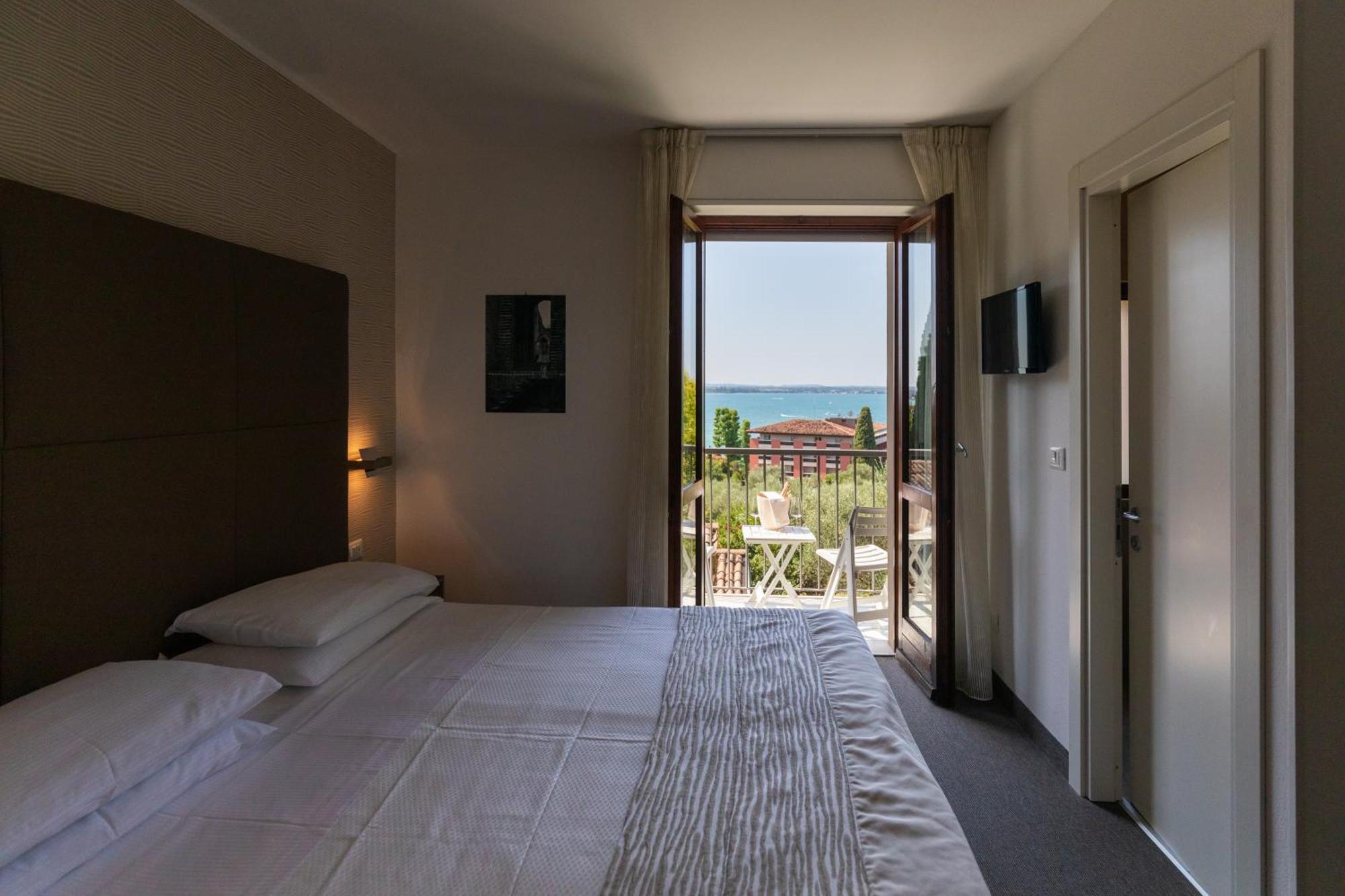 Hotel Villa Maria Σιρμιόνε Εξωτερικό φωτογραφία